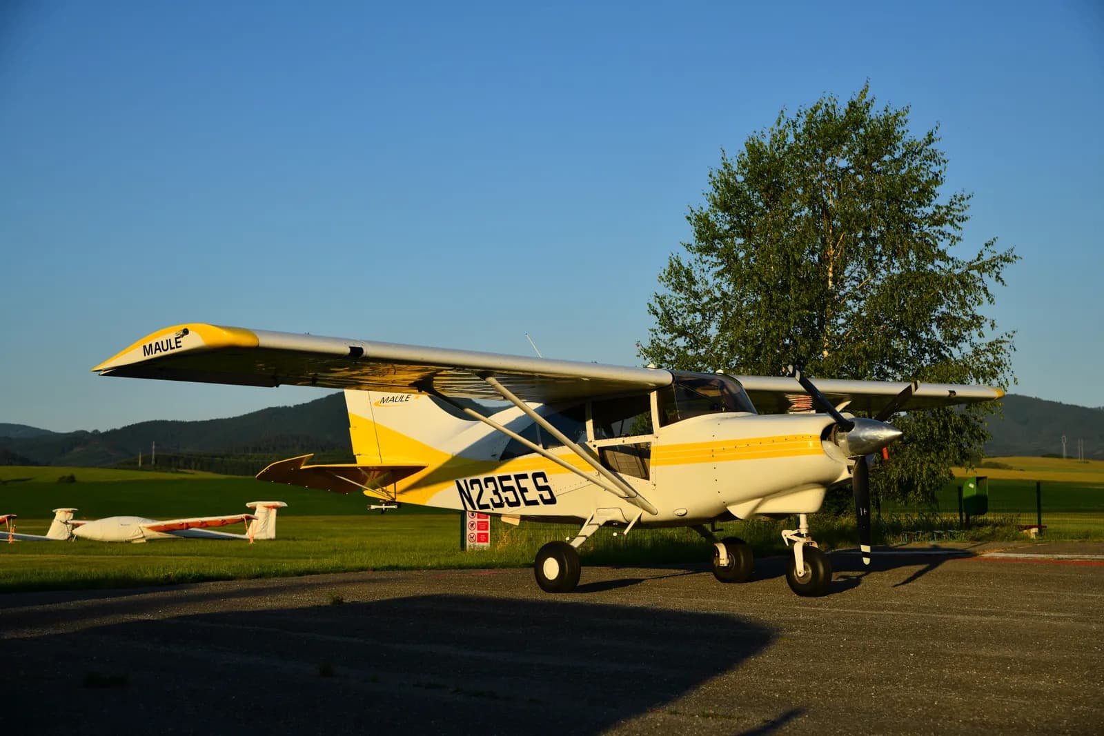 Lietadlo Maule MT-7-235 na letisku pri Martine